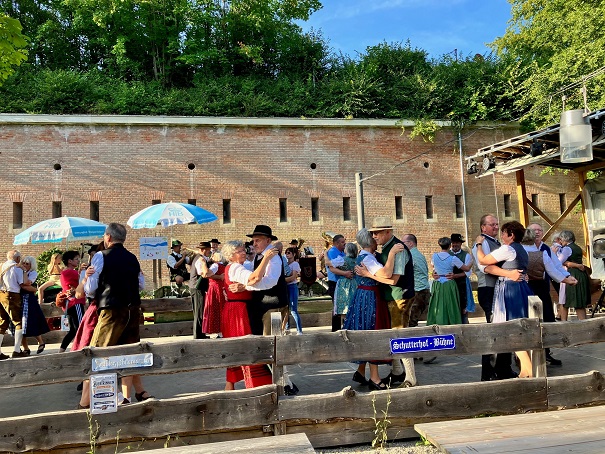 Volkstanz Biergarten Schutterhof © Kulturamt Ingolstadt